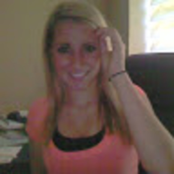 Meet your Posher, Sara - Picture 1 of 1